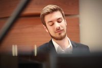 DOMINIC CHAMOT, piano